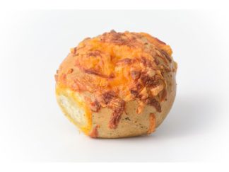 Spinach Pimento Cheddar Bagel